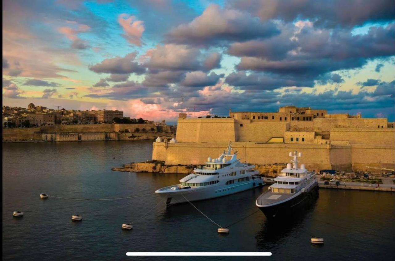 Stunning Holiday Home With Gorgeous Harbour Views Senglea Esterno foto